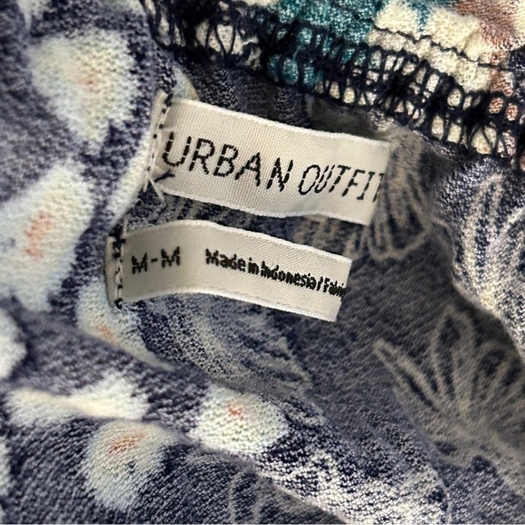 ❤️ Urban Outfitters Floral Y2K Top M - Picture 6 of 13